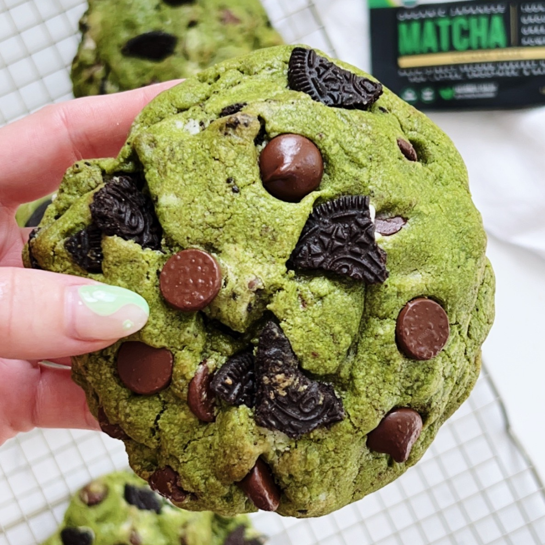Jumbo Matcha Chocolate Chip Oreo Cookies