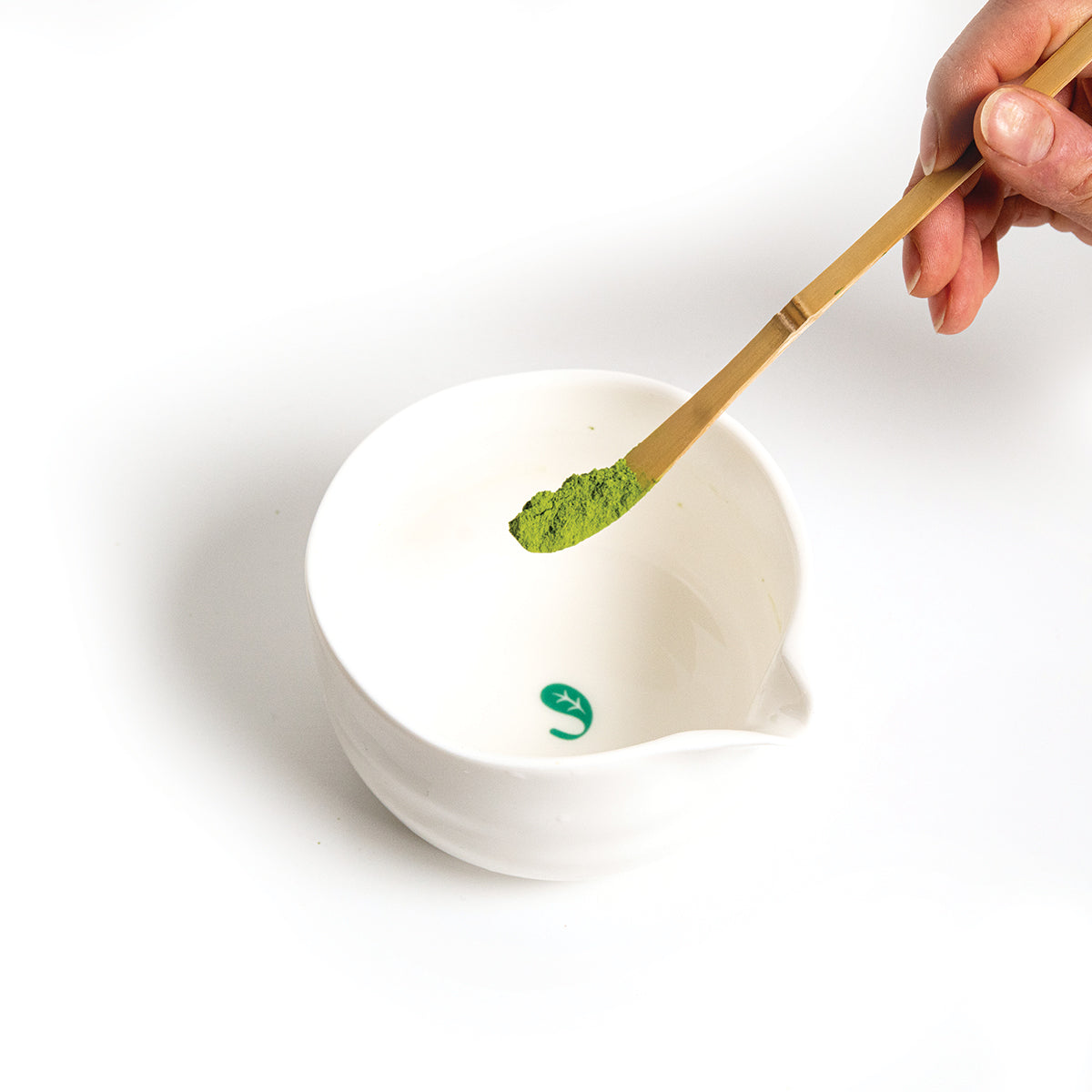 Preparing several servings of matcha (Tea Bowl with Serving Spout) – Ippodo  Tea Global